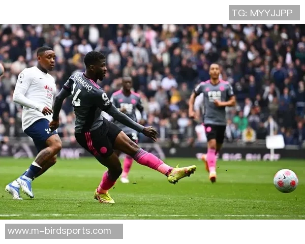 英超精英赛重庆足球队奋勇拼搏的感人故事与荣耀之路