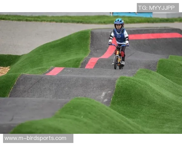 成都与南京极限运动队赛后复盘探讨灵活性体育的提升与发展